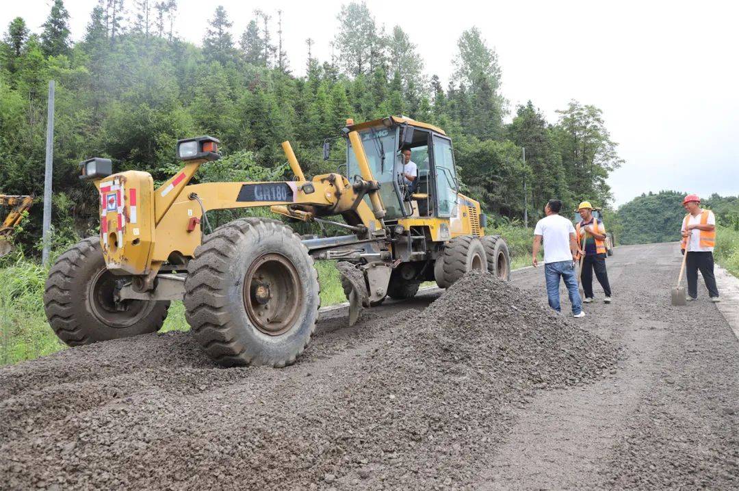 这两条城乡路建设正全速推进中→ag真人旗舰重大项目建设丨万山(图5)