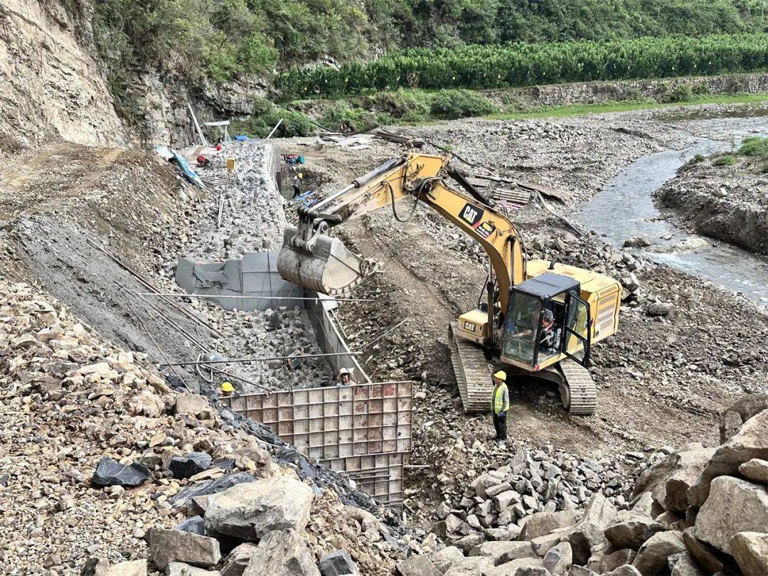 这两条城乡路建设正全速推进中→ag真人旗舰重大项目建设丨万山(图4)